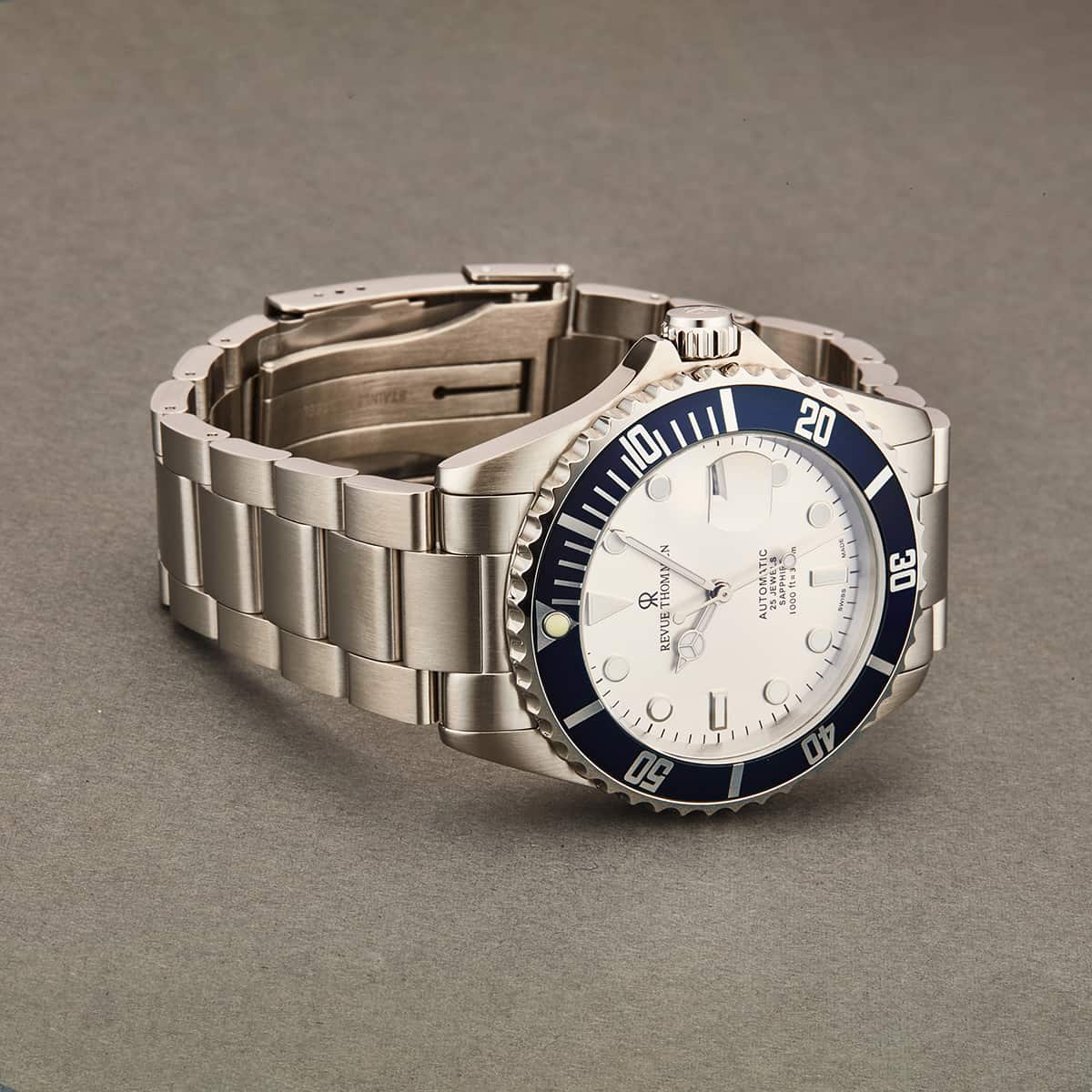 新品　正規品レビュートーメン　オートマチック　腕時計１７５７１　２１５５ Revue Thommen Men's 17571.2125 'Diver' Silver Dial Stainless Steel Bra